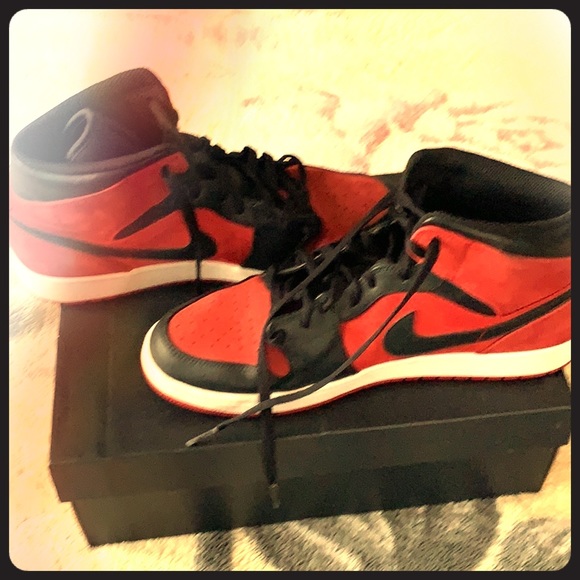 Jordan 1 gym mid reds - Picture 1 of 4